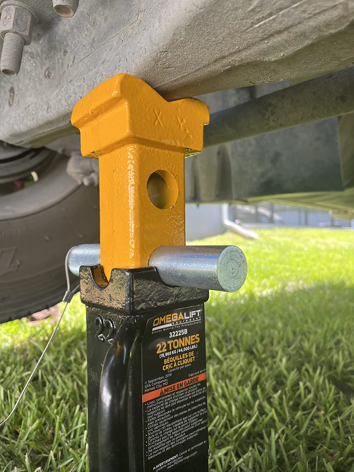 Omega 32225B Black Heavy Duty Jack Stand - 22 Ton Capacity customer photo 2