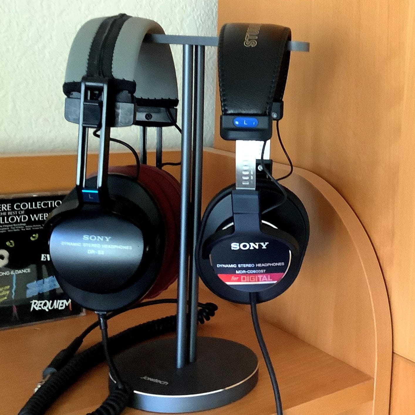 Sony MDR-CD900ST Studio Monitor Stereo Headphones (Japan Import) customer photo 2