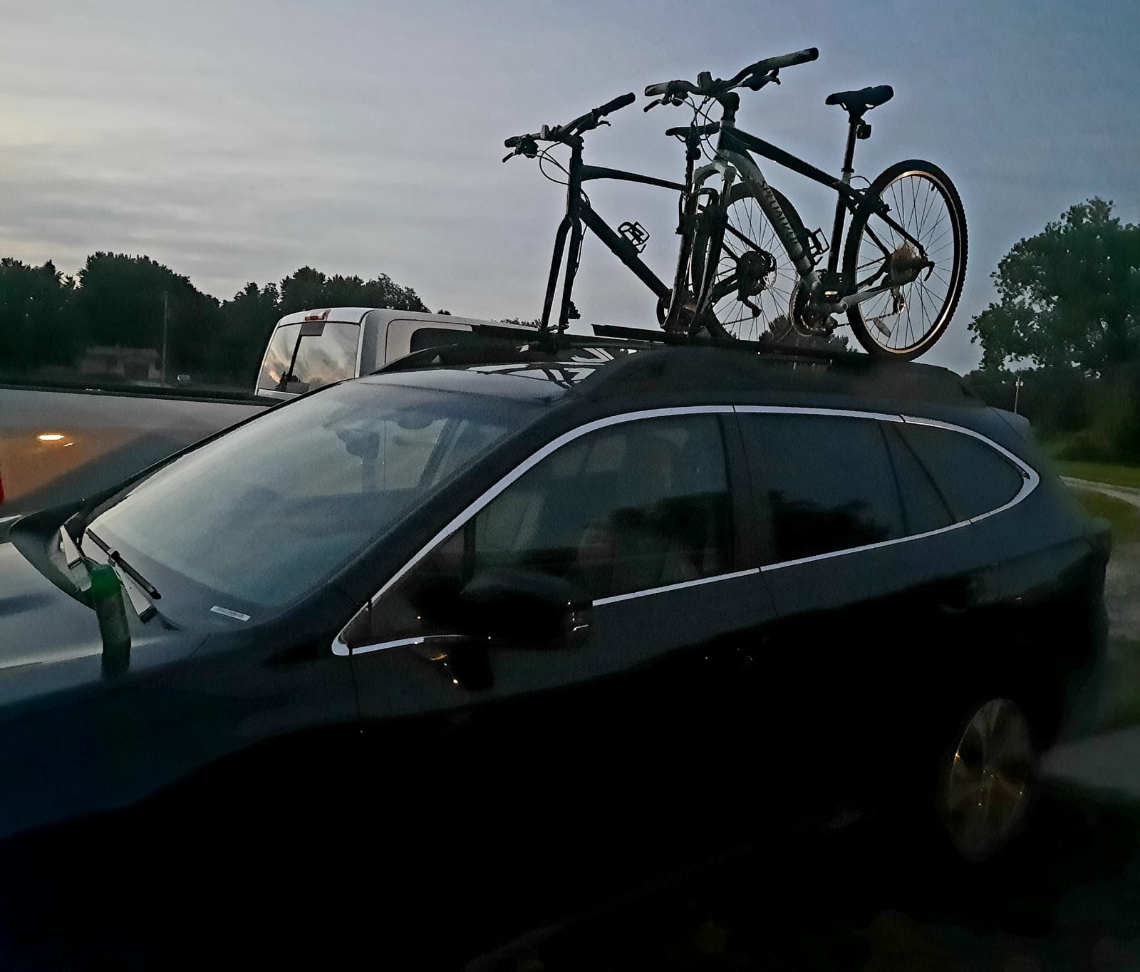 Swagman Standard Fork Mount Roof Bike Rack – Rooftop Bike Carrier for 9mm Quick Release Bikes customer photo 1