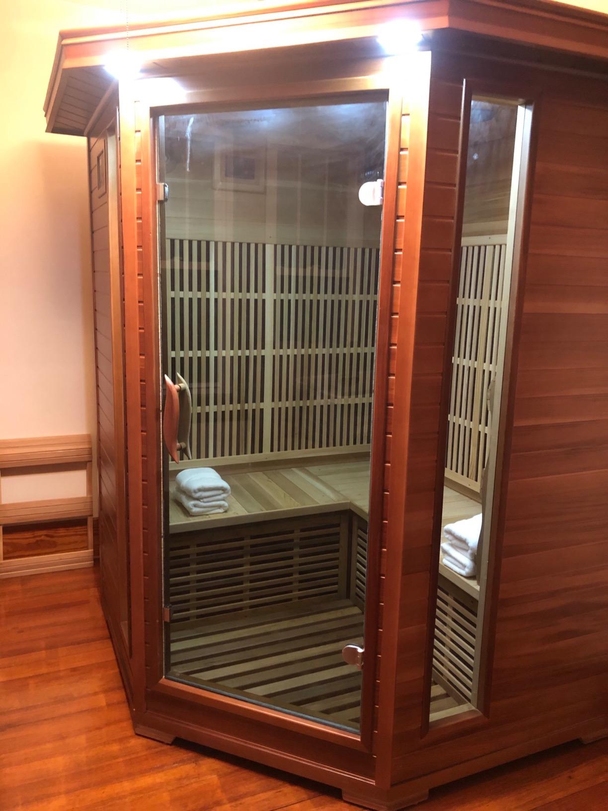 Hudson Bay 3-Person Cedar Corner Infrared Sauna with 7 Carbon Heaters customer photo 2