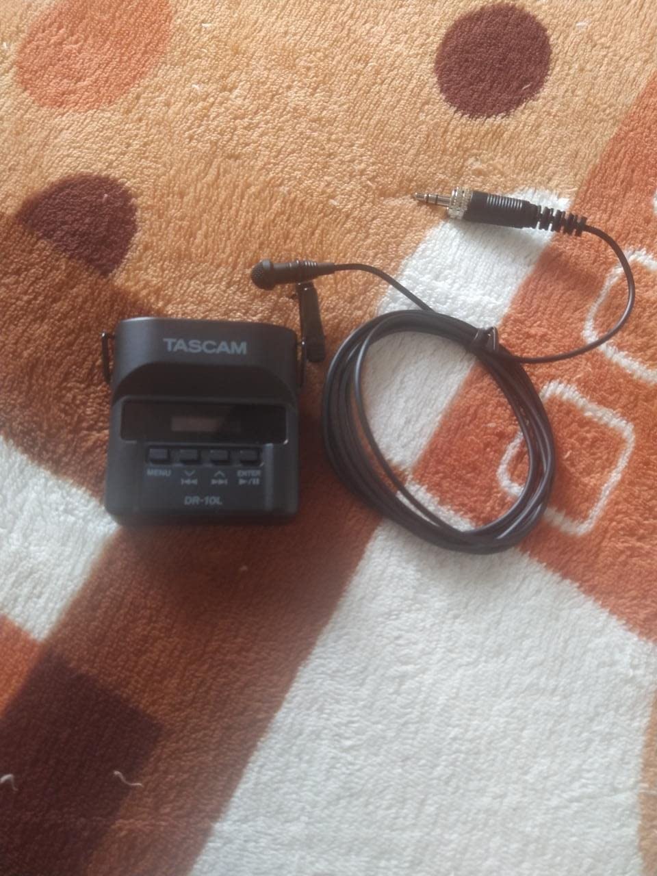 TASCAM Micro Portable Digital Audio Recorder with Lavalier Microphone, AV recording, interview recording 24-Bit/48 kHz BWAV File Format, Black (DR-10L) customer photo 1