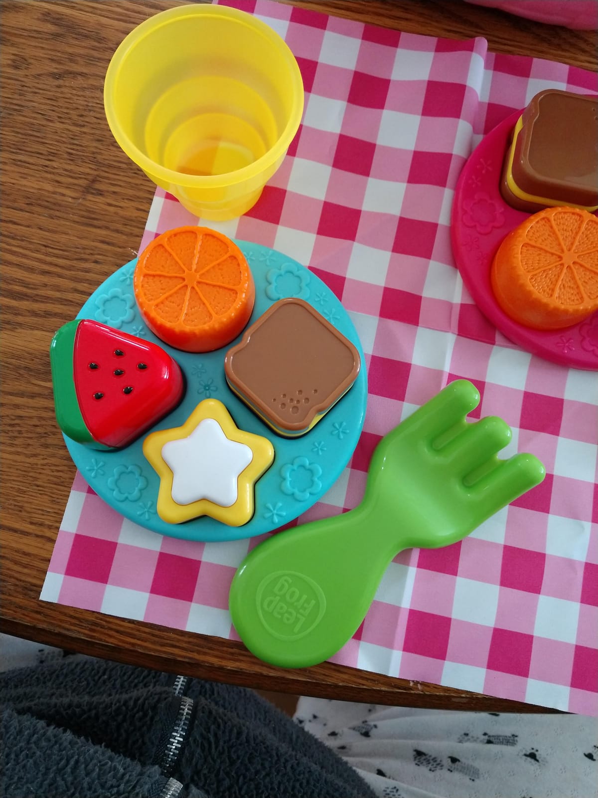LeapFrog Shapes and Sharing Picnic Basket, Pink customer photo 2