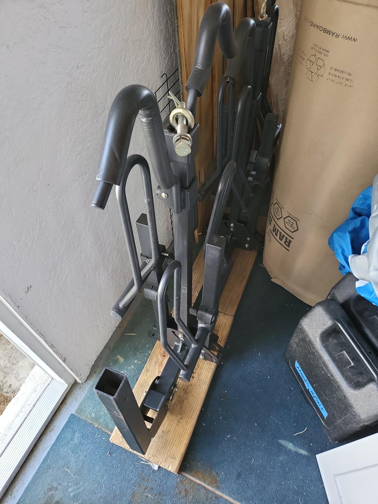 Stromberg Carlson BC-204 Heavy Duty Platform Mount Bike Rack – Folding Hitch Carrier for 4 Bikes, Fits 2