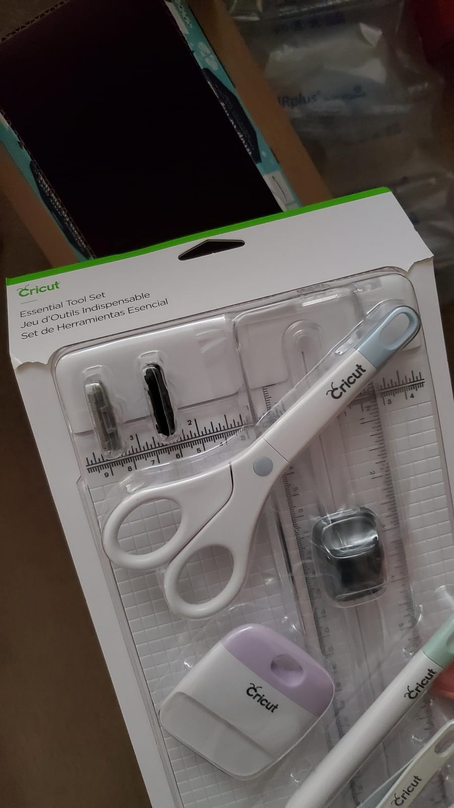Cricut Essential Tool Set - 7-Piece Precision Tool Kit for Crafting and DIYs, Perfect for Vinyl, Paper & Iron-on Projects, Great Companion for Cricut Cutting Machines, Core Colors customer photo 1