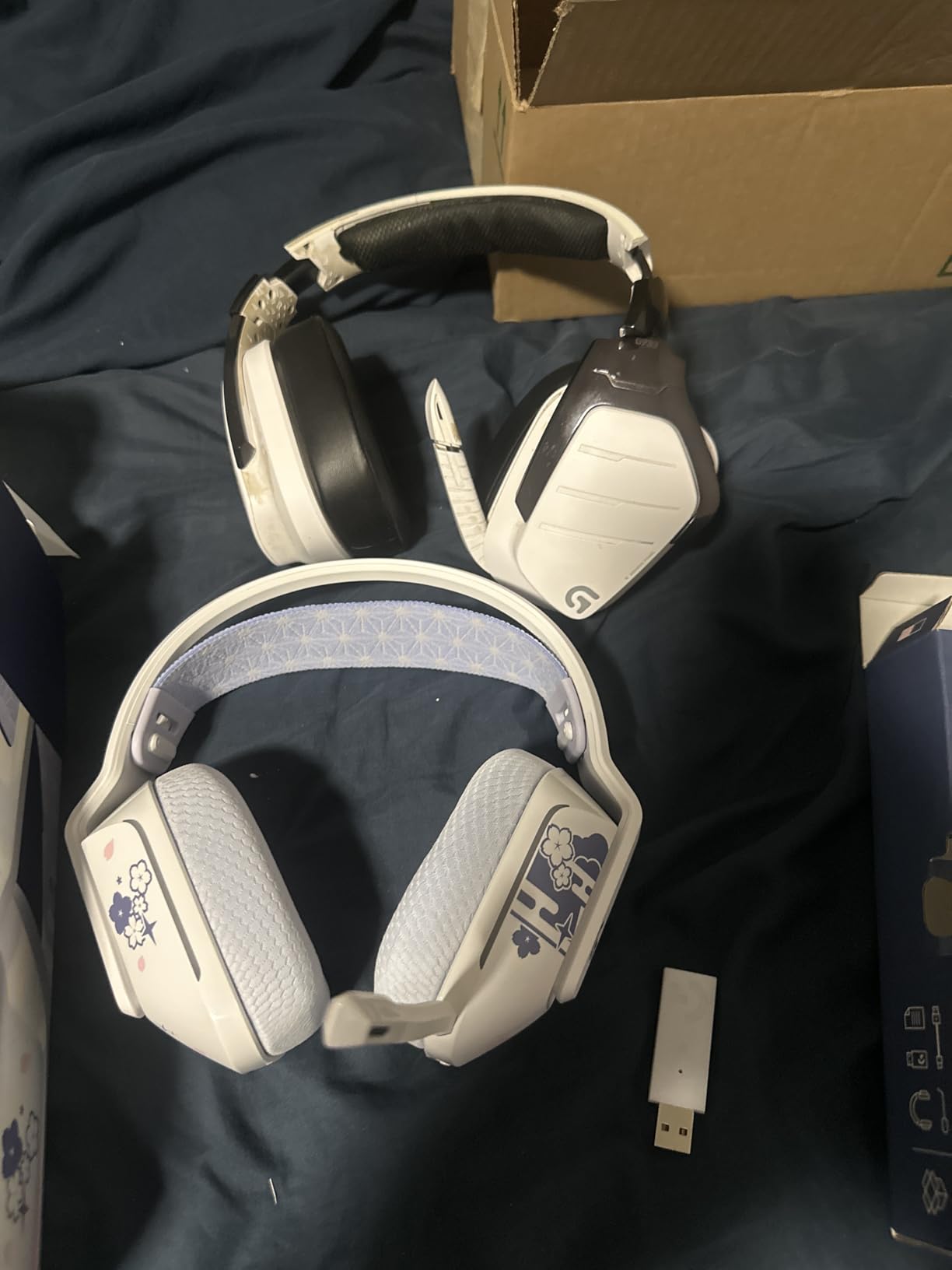 Logitech G733 Lightspeed Wireless Gaming Headset - Lilac customer photo 2