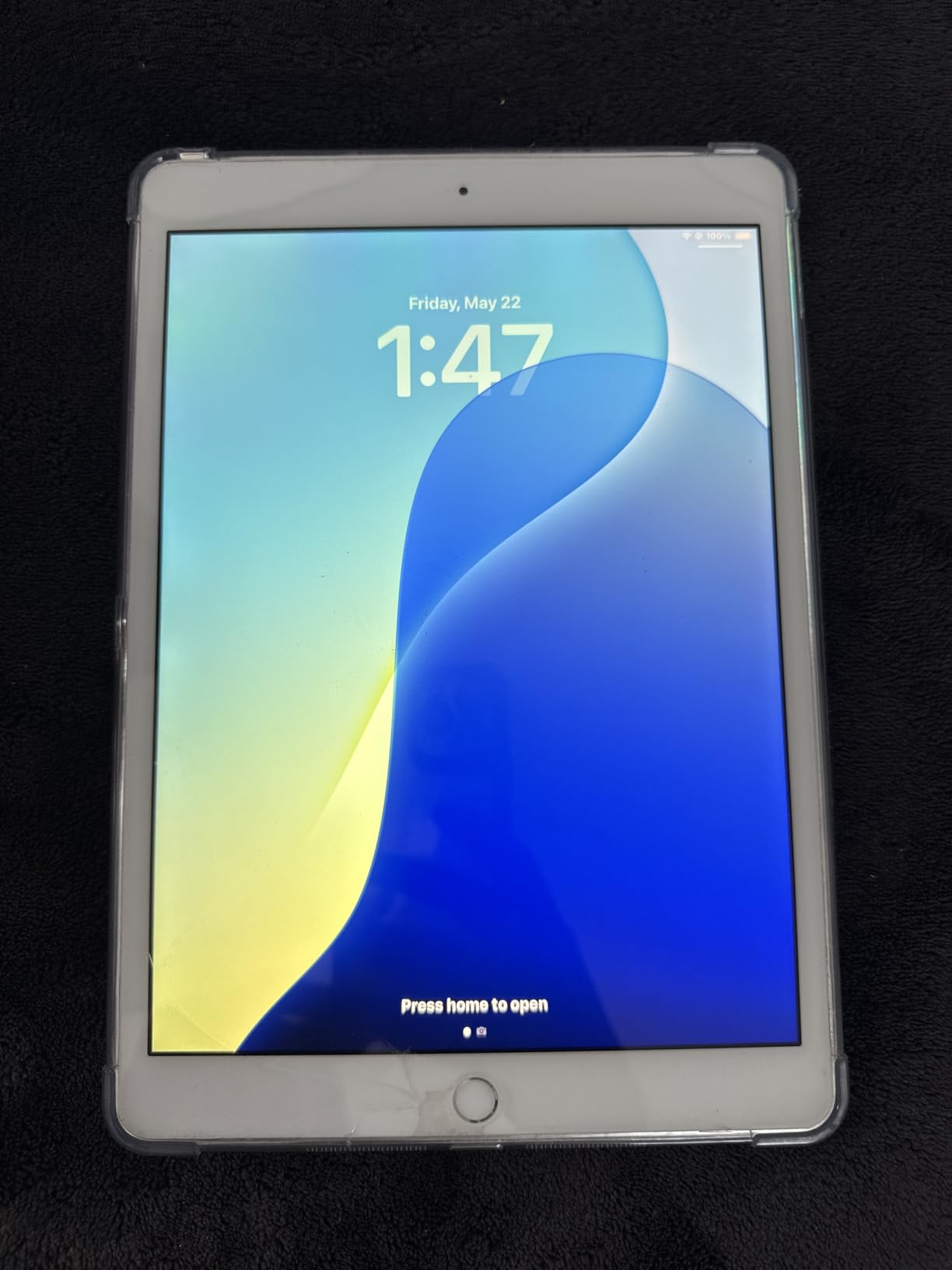 Apple iPad 7th Gen Renewed customer photo 2