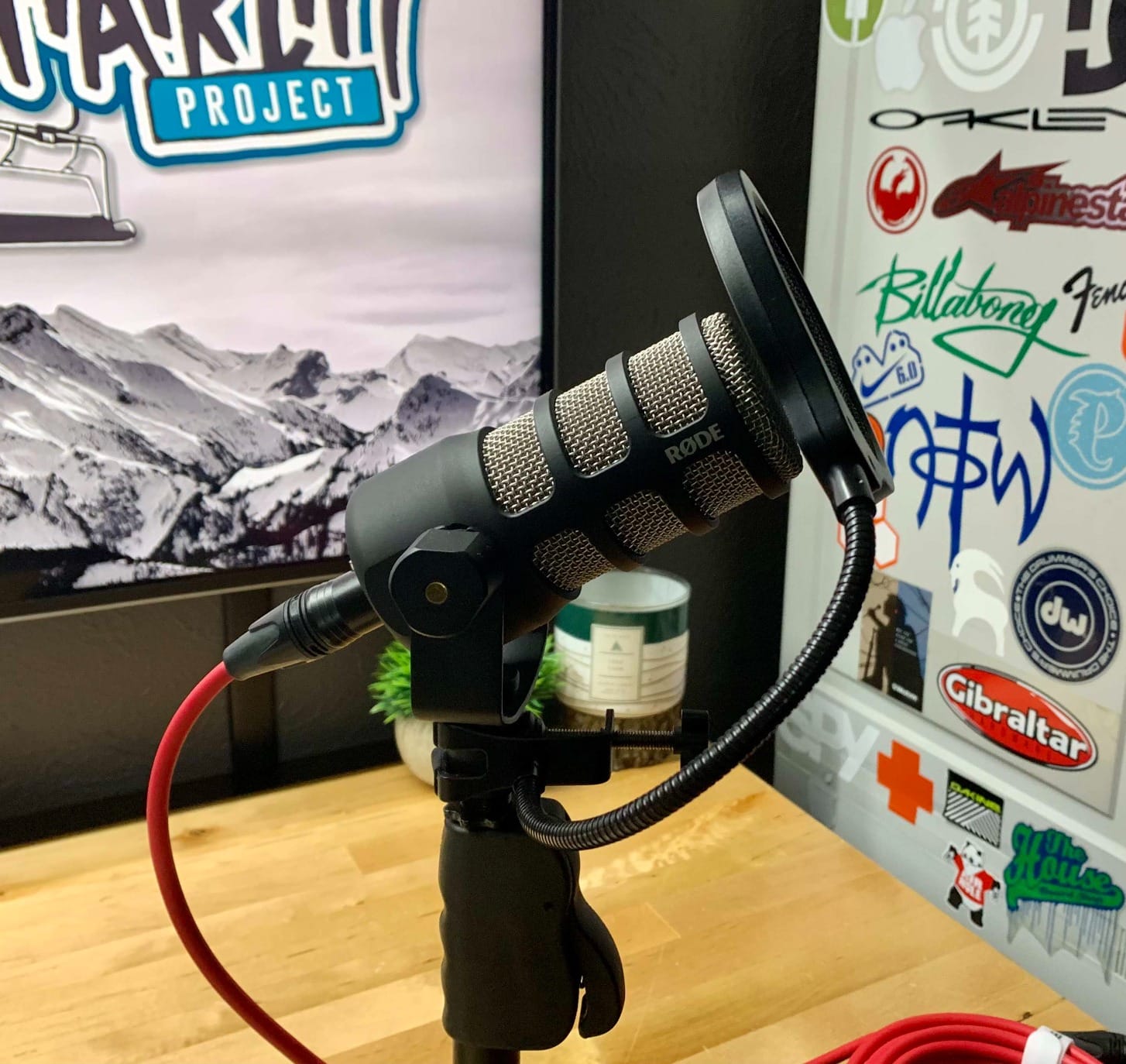 YOUSHARES Pop Filter - 4 Inch 3 Layers Metal Windscreen with Flexible 360° Gooseneck Clip Mic Mask Shield Compatible with Shure MV7 Mic customer photo 2