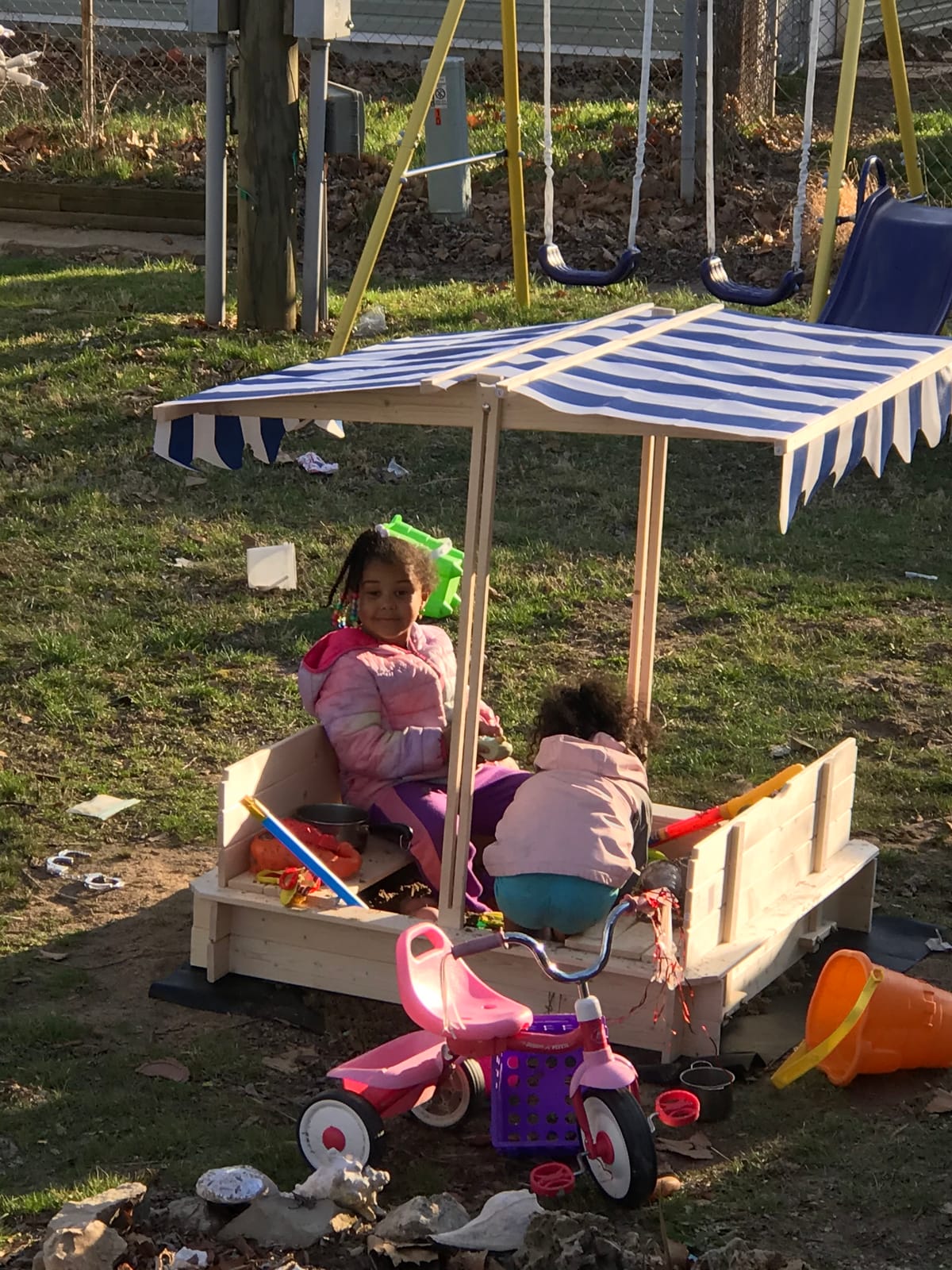 Outsunny Wooden Sandbox with Lid Canopy for Aged 3-7 47X47 in Natural customer photo 1