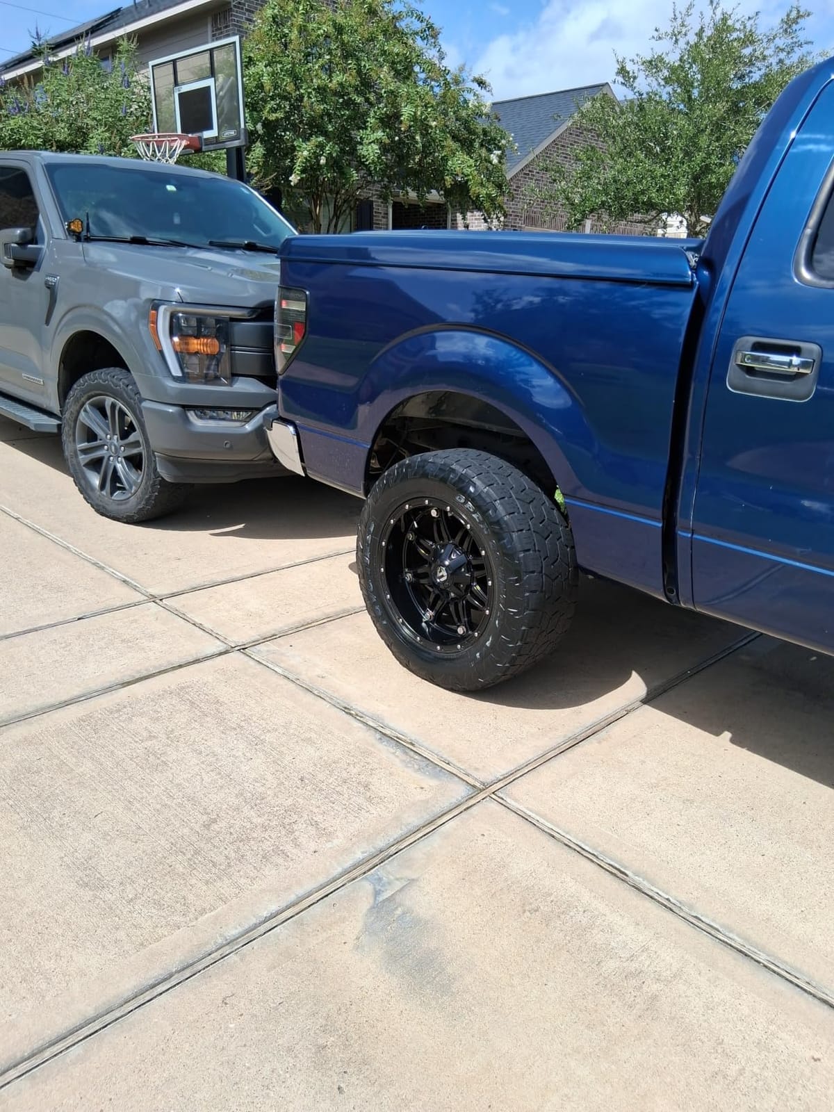 ExoForma Wet Tire Dressing Spray - Extremely High Shine Tire Dressing for That Wet Look - No Sling, Non-Greasy Silicone Formula with UV Protection - Easy to Apply, Minimal Cure Time - 16 fl oz customer photo 1