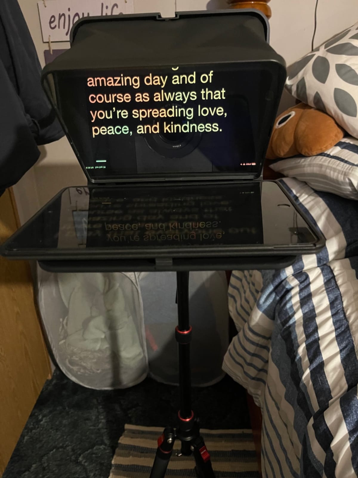 LENSGO 9.7” Teleprompter for Camera iPad Tablet Smartphone w/Remote Control, APP Compatible with iOS & Android System for Online Teaching Vlogger Live Streaming Interview, Fold in One Sec customer photo 1