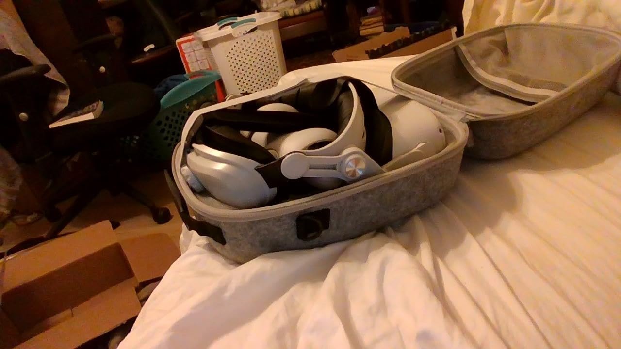 Meta Quest 2 — Advanced All-In-One Virtual Reality Headset — 128 GB customer photo 1
