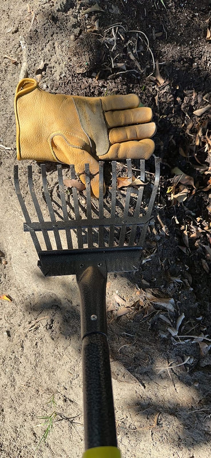 Oliynedy Leaf Rake for Gardening, Adjustable Metal Garden Rake for Leaves Long Handle 30-60