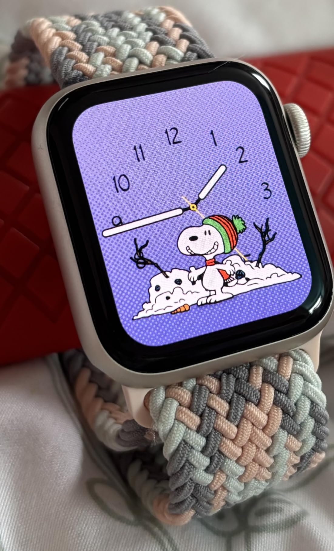 Apple Watch SE (2nd Gen) (GPS + Cellular, 40mm) - Starlight Aluminum Case with Starlight Sport Band, S/M (Renewed) customer photo 2