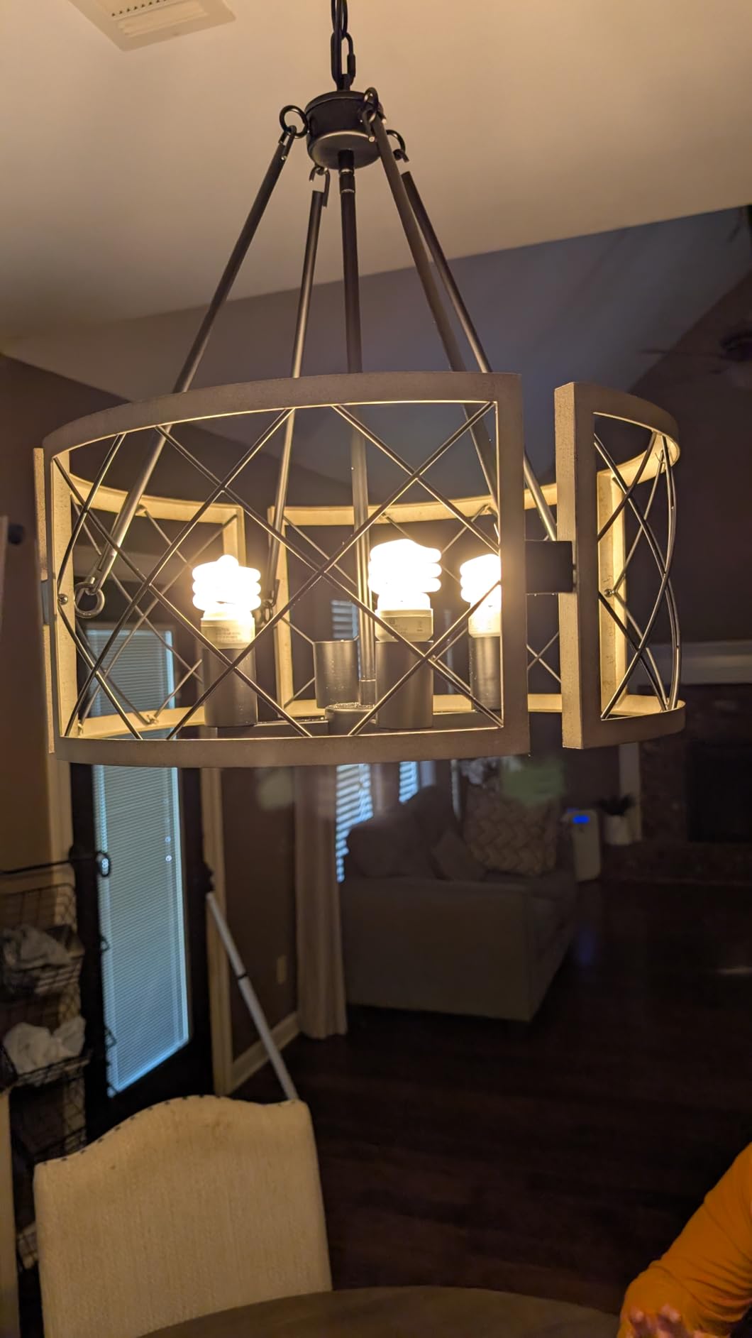 SANTOSTOCK D19'' Farmhouse Chandelier, 4-Light Adjustable Dining Room Light Fixture Kitchen Island Lighting, Rustic Hanging Lights for Entryway Foyer Bedroom Living Room, Black & White Oak customer photo 1