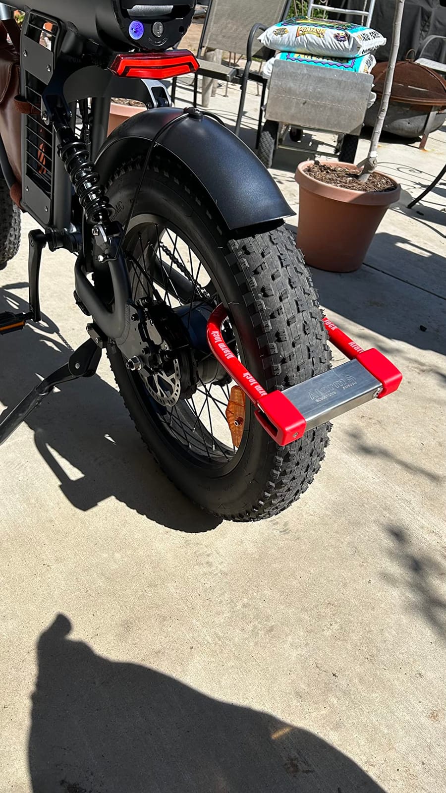 Heavy Duty Anti Theft Alarm U Lock for E-Bikes, Scooters, Motorcycles - 16mm Stainless Steel, 3 Keys, Weatherproof customer photo 1