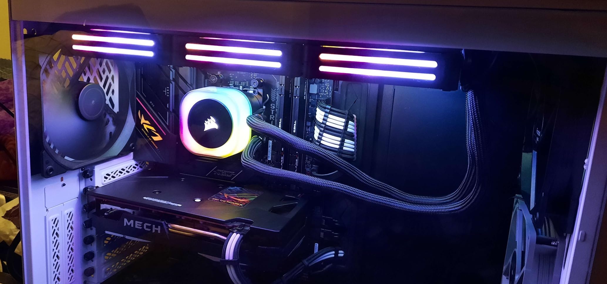 CORSAIR iCUE Link H115i RGB Liquid CPU Cooler - 280mm AIO - QX140 RGB Fans - Fits Intel® LGA 1700, AMD® AM5 - iCUE Link System Hub Included - Black customer photo 1