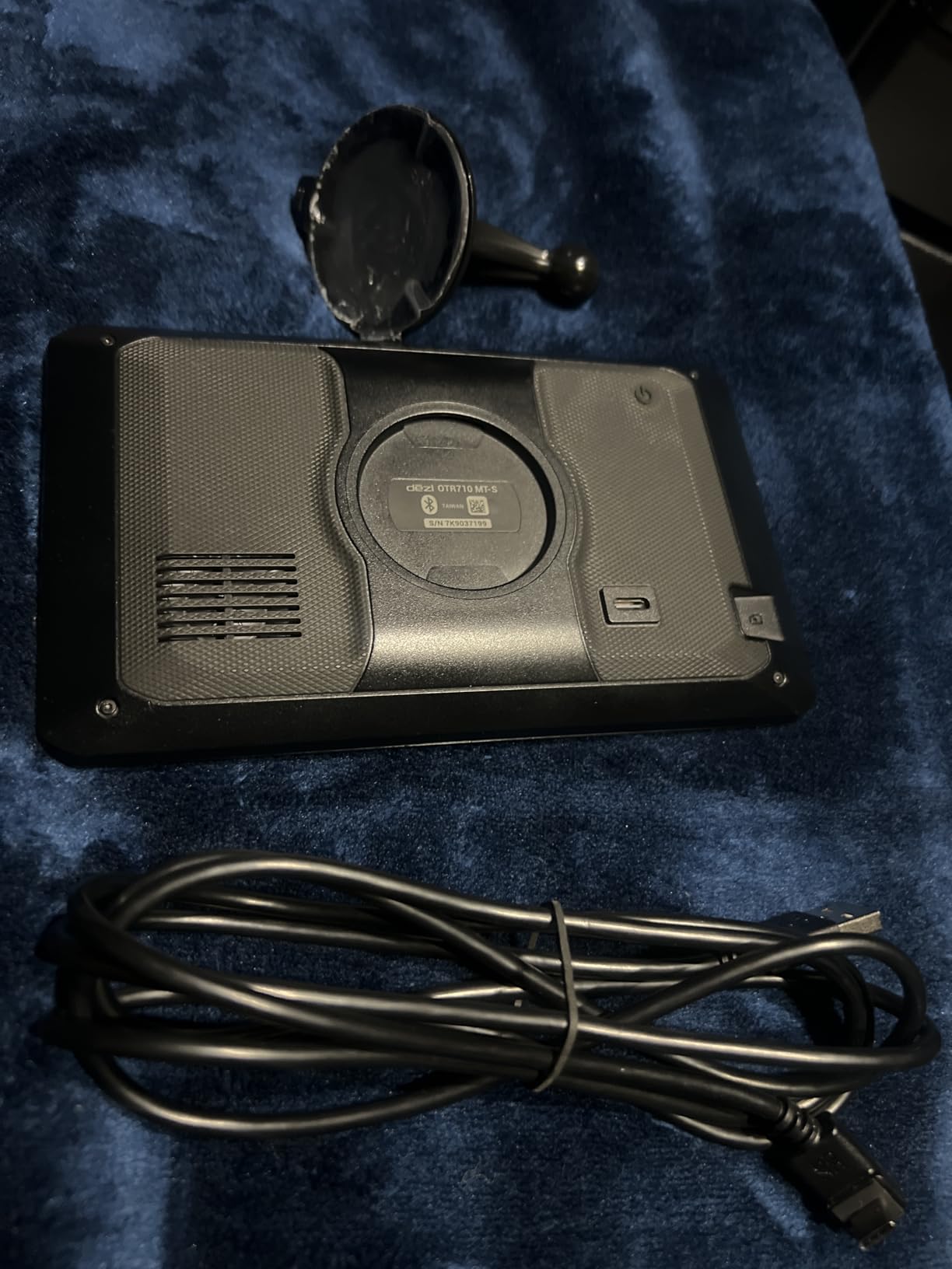 Garmin dezl OTR710, Large, Easy-to-Read 7 inch GPS Truck Navigator, Custom Routing, High-Resolution Birdseye Satellite Imagery, Directory of Trucking & Trailer Services (Renewed) customer photo 1