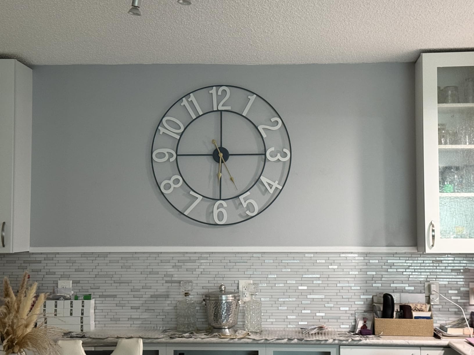 Sorbus Large Wall Clock, Metal Frame, Battery Powered (24 Inch, Black) customer photo 2