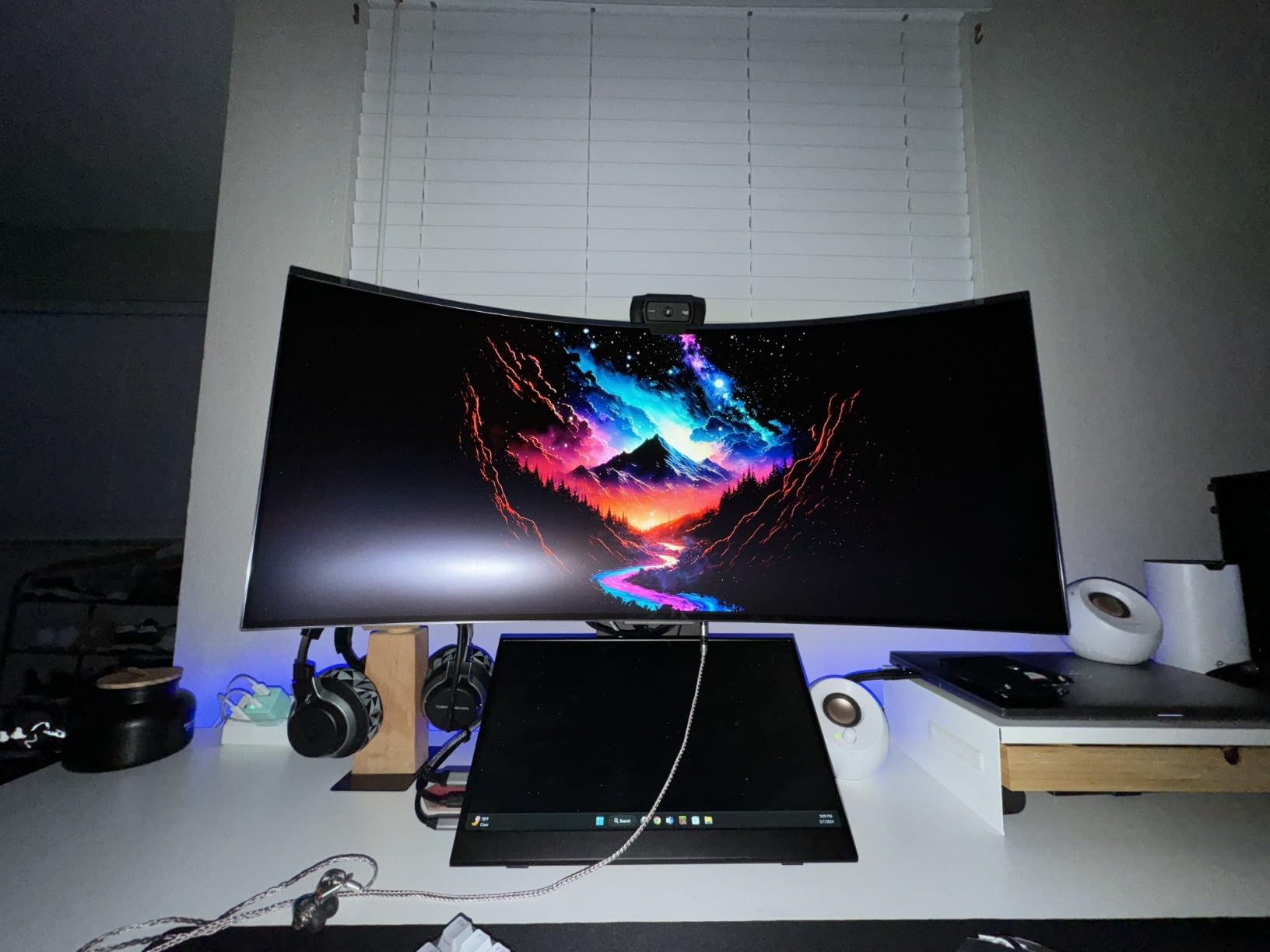 LG 34GS95QE 34-inch Ultragear OLED Curved Gaming Monitor WQHD 1440p 800R 240Hz 0.03ms AMD FreeSync Premium Pro NVIDIA G-Sync HDMI 2.1 DisplayPort Tilt/Height/Swivel Stand Black customer photo 2