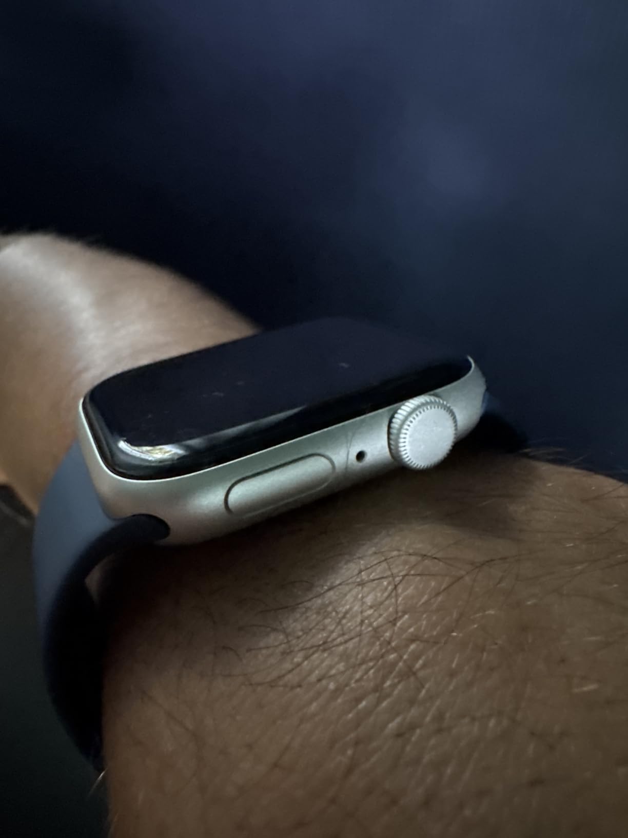 Apple Watch SE (2nd Gen) [GPS 40mm] Smartwatch with Starlight Aluminum Case with Starlight Sport Band S/M. Fitness and Sleep Trackers, Crash Detection, Heart Rate Monitor, Retina Display customer photo 1