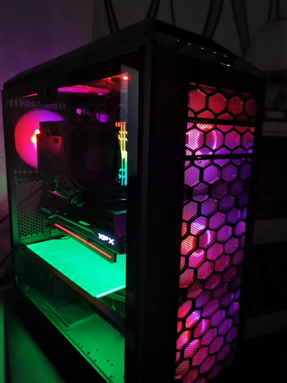 XFX Swift AMD Radeon RX 9070XT Triple Fan Gaming Edition with 16GB GDDR6 HDMI 3xDP, AMD RDNA 4 RX-97TSWF3BA customer photo 1