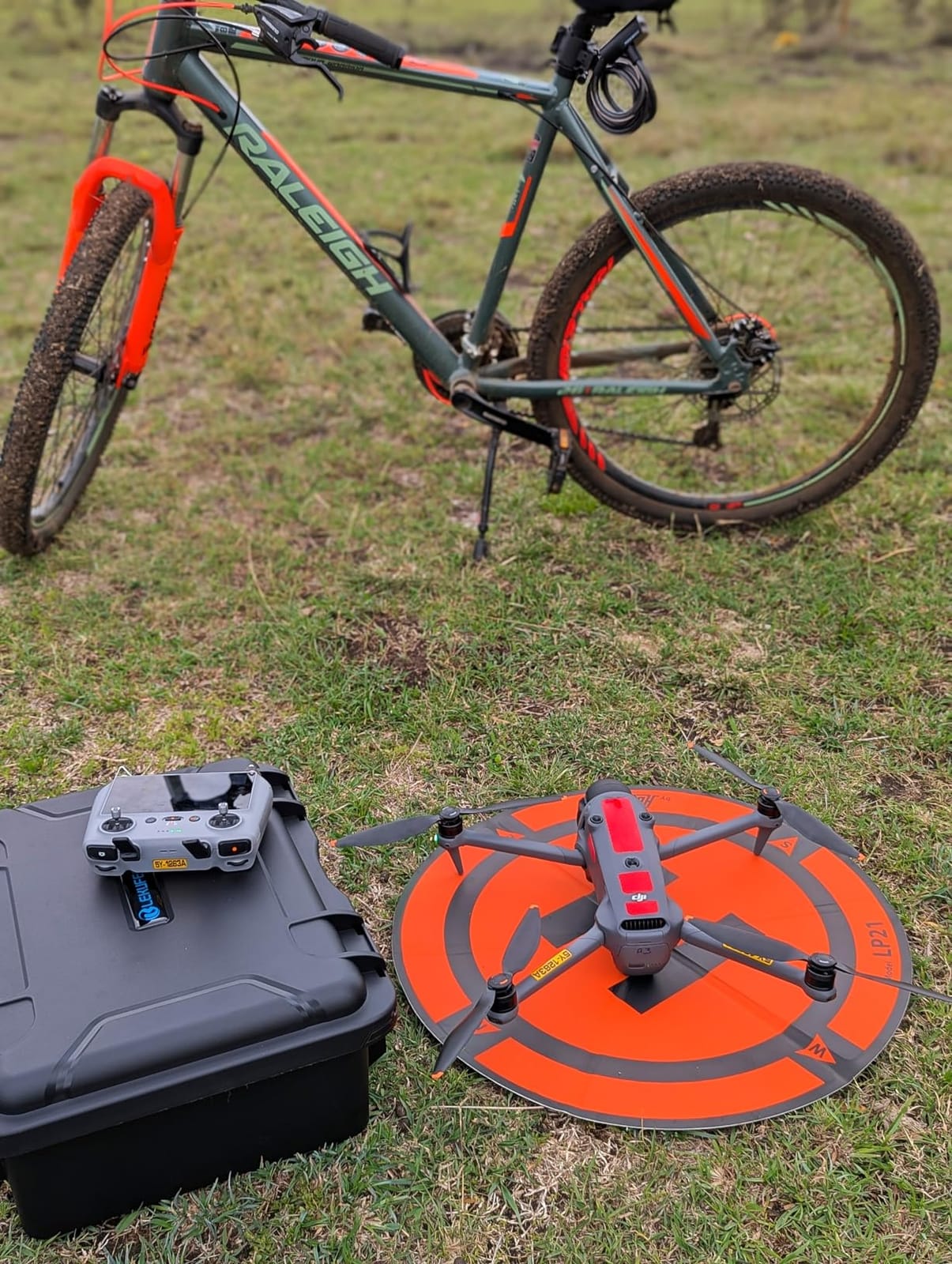 Lekufee Waterproof Hard Carrying Case for DJI Mavic 4 Pro Drone, Creator Combo, Fly More Combo, DJI RC Pro 2/RC 2, Battery (7 pcs), Charging Hub, and other Accessories(Case Only) customer photo 1