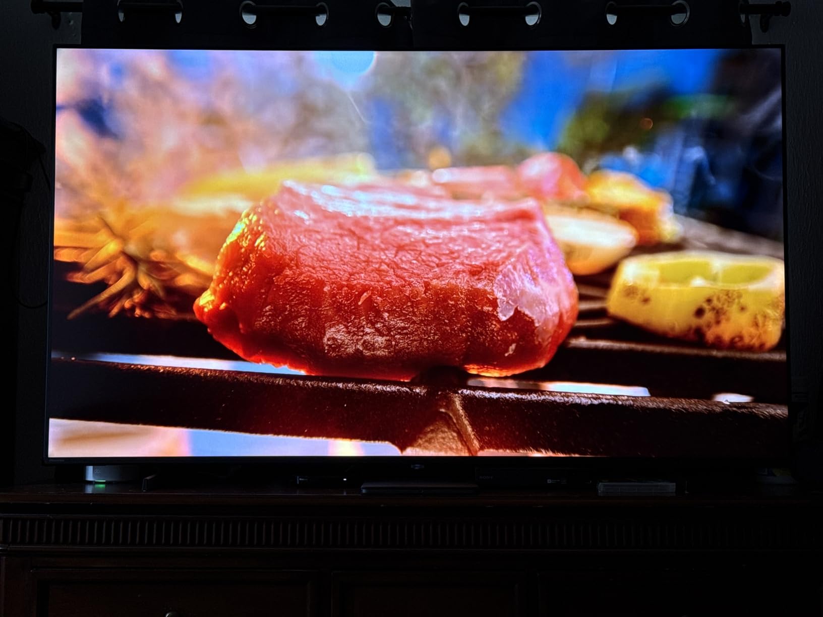 Hisense E6 85E6QF customer photo 1